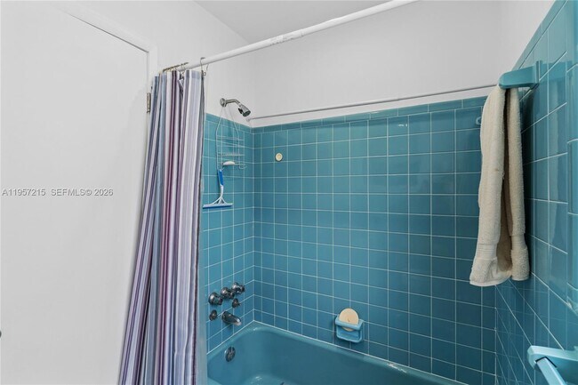 Building Photo - 4228 N Ocean Dr