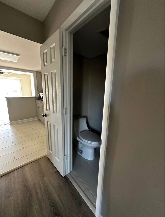 Building Photo - LAKE HICKORY CONDOS UNIT 41