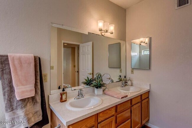 Building Photo - 6112 N Reliance Dr