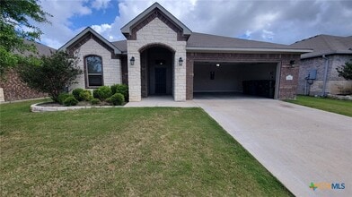 Building Photo - 822 Wyndcrest Drive