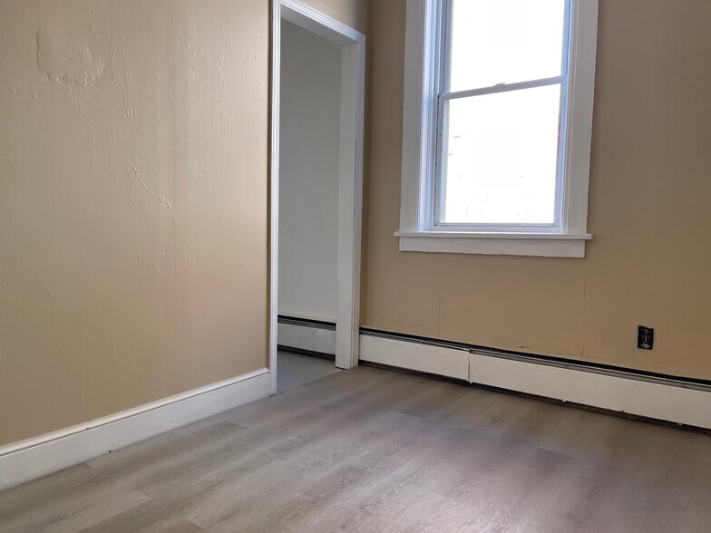 Building Photo - 288 Genesee St