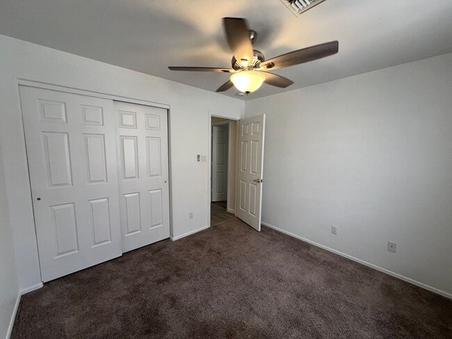 Building Photo - 4 BEDROOM POOL HOME!