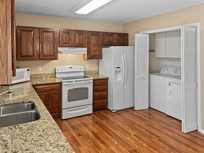 Building Photo - 6749 Chauncey Dr