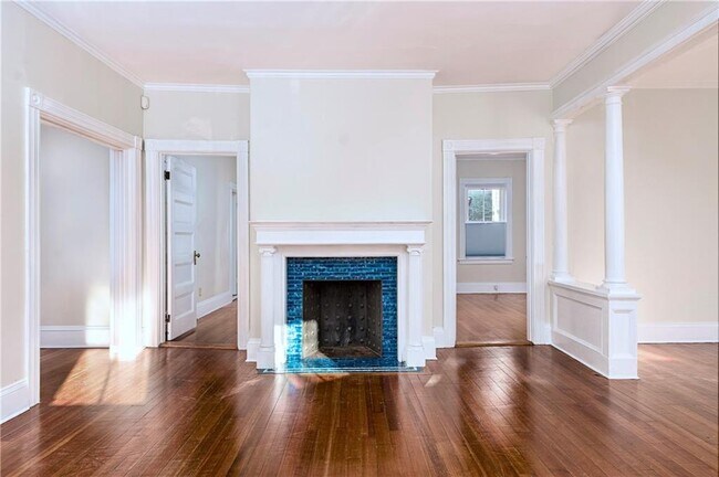 Building Photo - 128 Congdon St