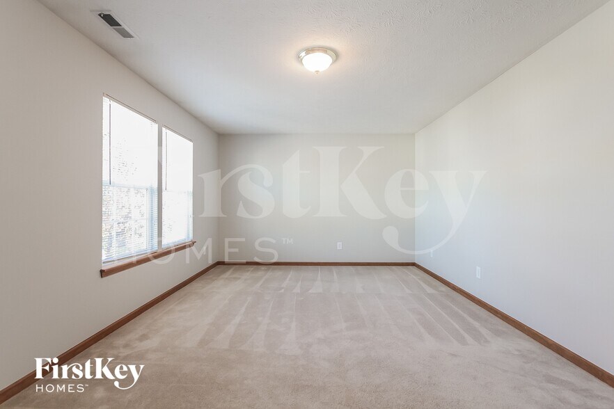 Building Photo - 1117 Central Park Blvd N