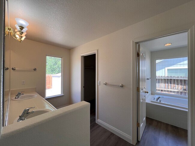 Building Photo - Nice 3 Bedroom home in Fallon, NV