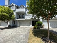 Building Photo - Welcome to this beautiful 2-bedroom, 2.5-b...