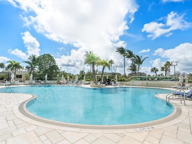 Building Photo - 400 S Pointe Dr