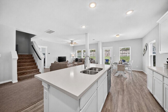 Building Photo - 40557 Mostyn Lake Dr
