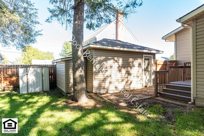 Building Photo - 3 bedroom home now available