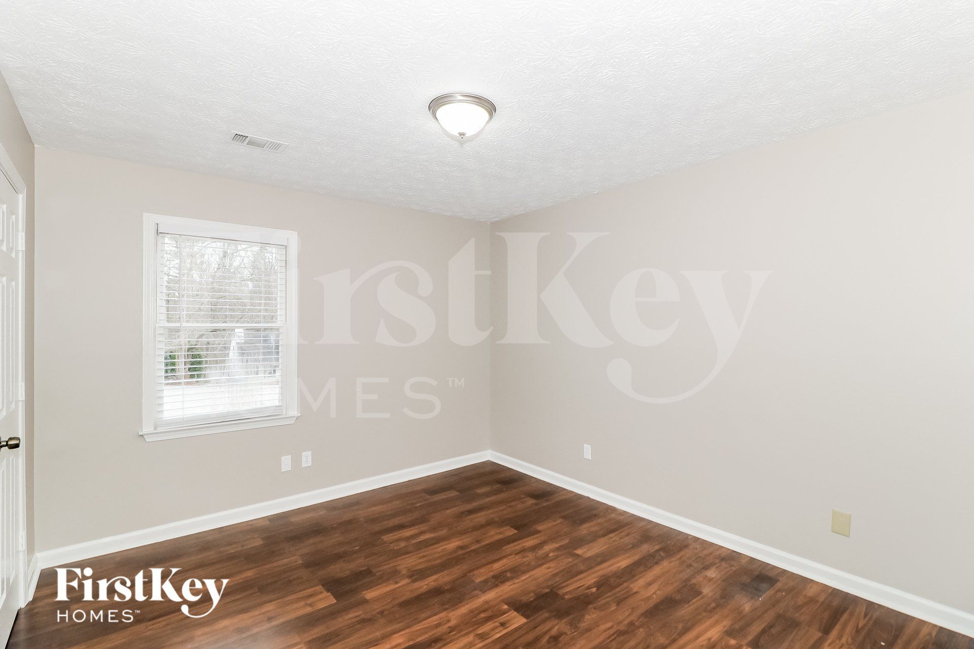 Building Photo - 324 Chimney Trace Dr