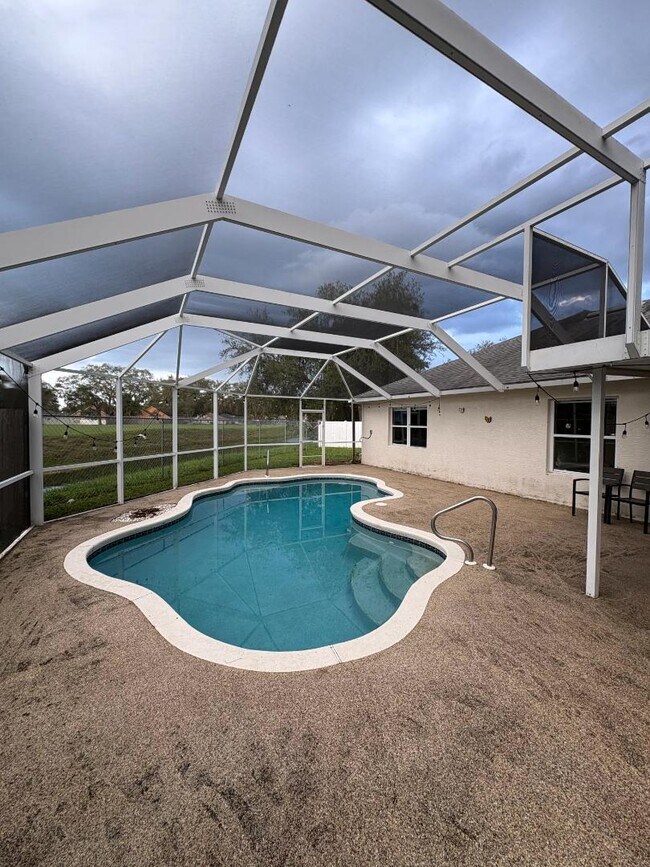 Building Photo - 436 Mango Cir