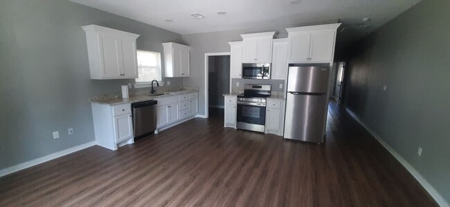 Building Photo - 407 E Academy Ave