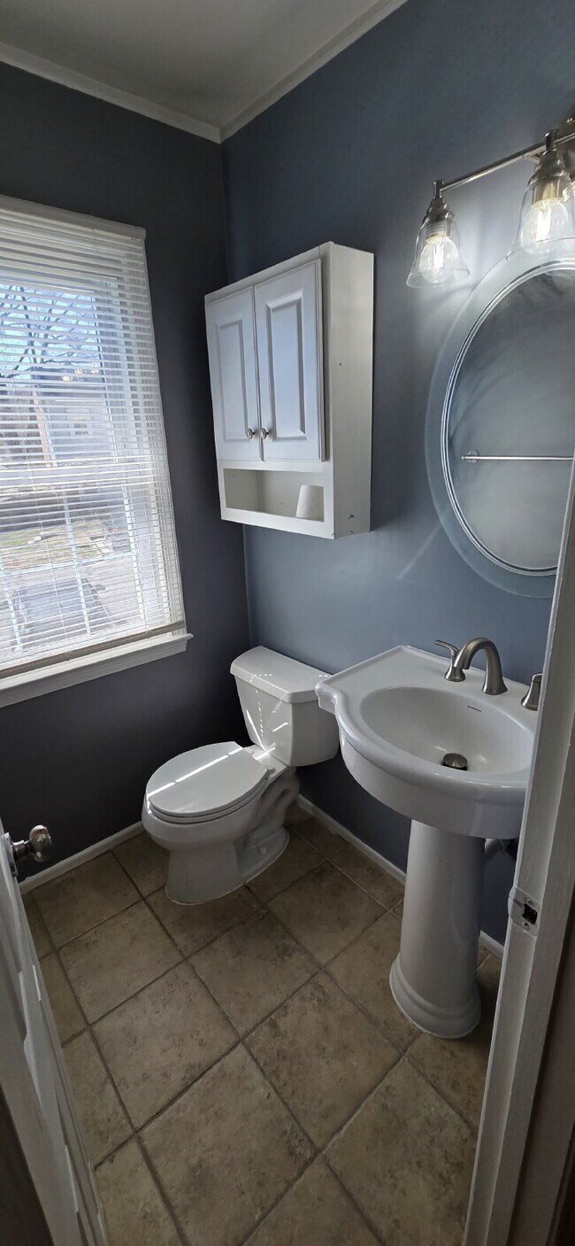 Building Photo - Upper level of townhome