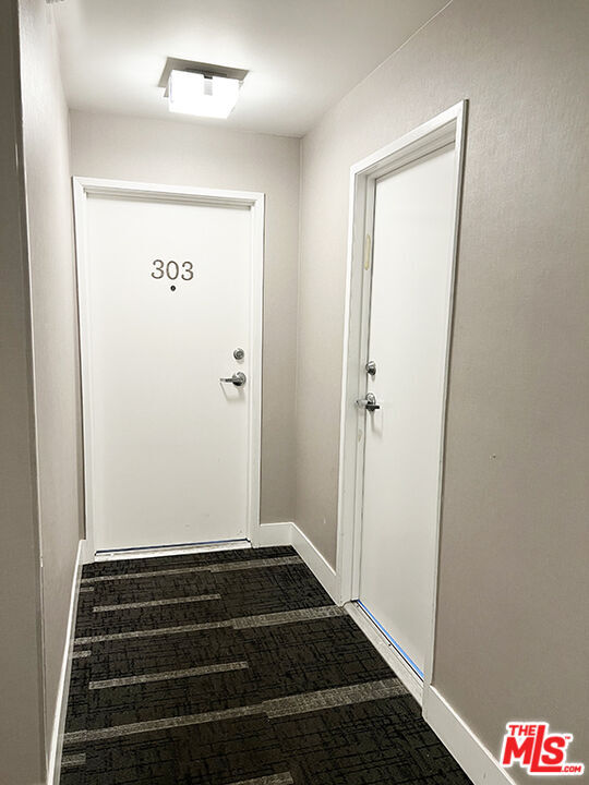 Building Photo - 468 S Roxbury Dr