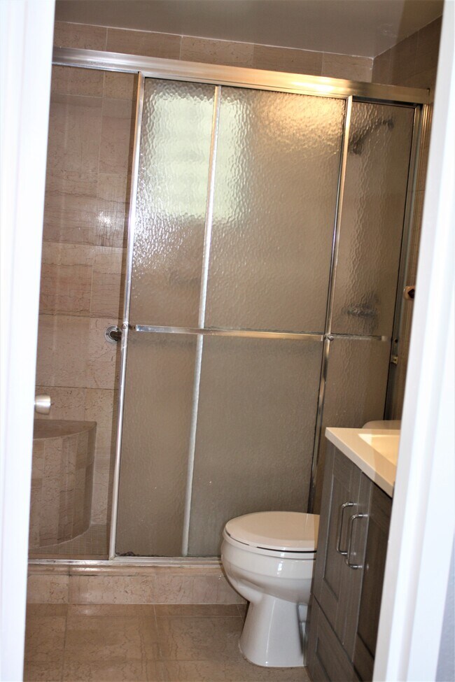 Building Photo - 4747 Collins Ave