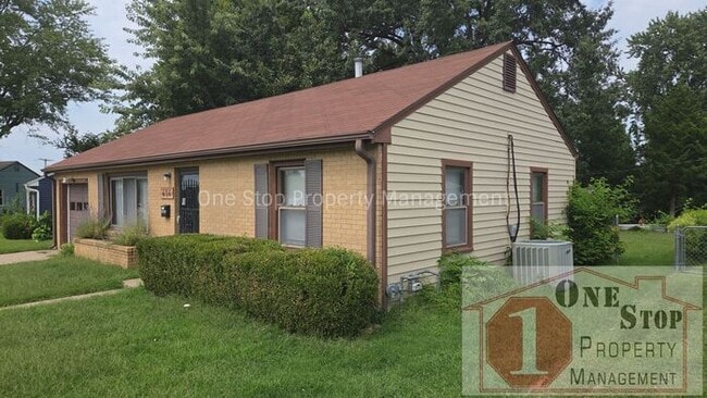 Building Photo - 3 Bedroom, 2 Bathroom with 1 Car Garage in Gladstone, Missouri