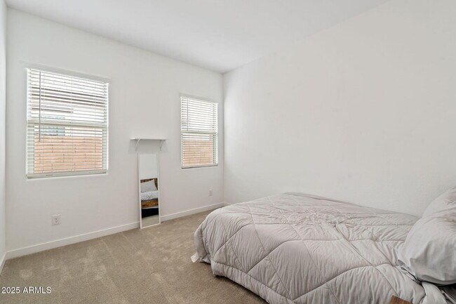 Building Photo - 16423 W Charlotte Dr