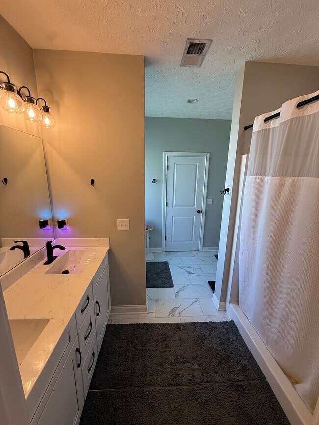 Building Photo - 128 Aiden Ln