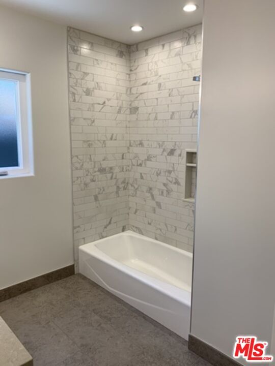 Building Photo - 9254 Balcom Ave