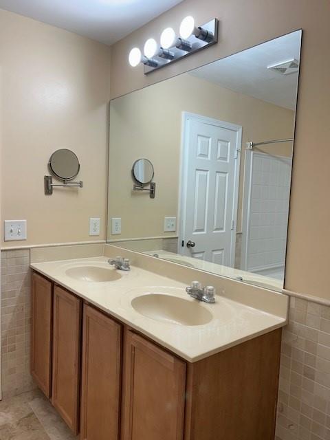 Building Photo - 3455 Fernview Dr