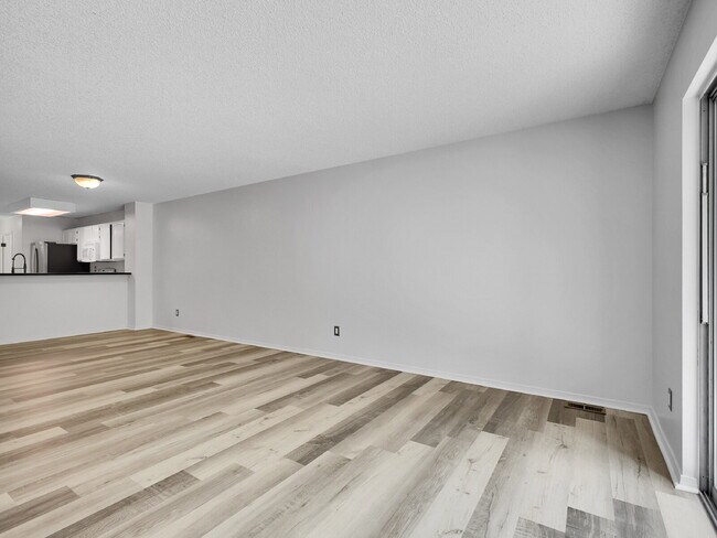 Building Photo - $2,395.00 2 bed, 2.5 bath townhome located...