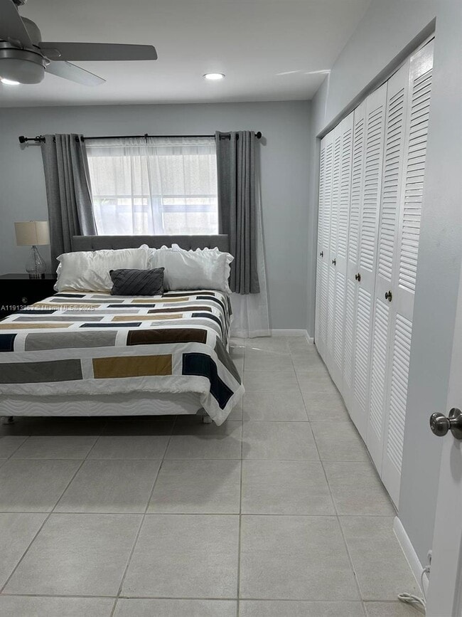 Building Photo - 5169 Lakefront Blvd