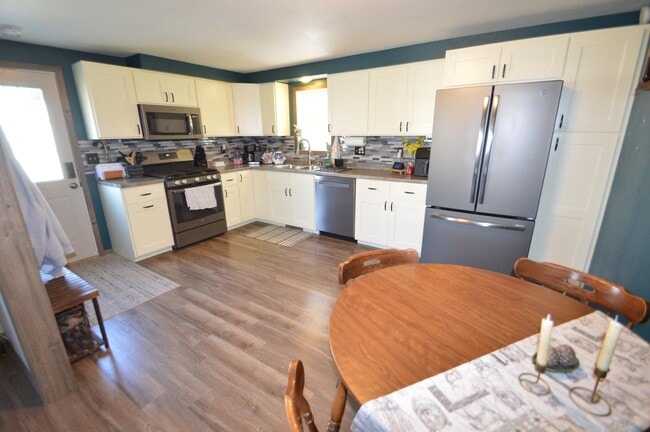 Building Photo - 610 Elizabeth St