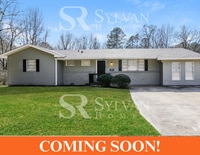 Building Photo - The living is easy in this 3 bedroom, 2 ba...