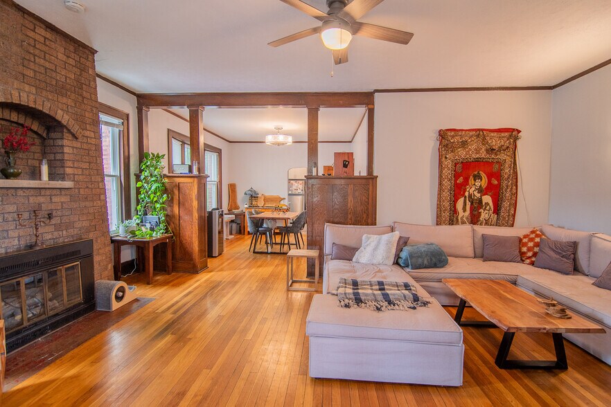 Building Photo - 5940 5th Ave