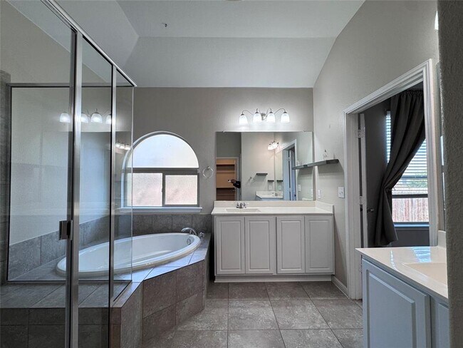 Building Photo - 16420 Pienza Dr