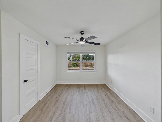 Building Photo - 6405 Seco Blvd