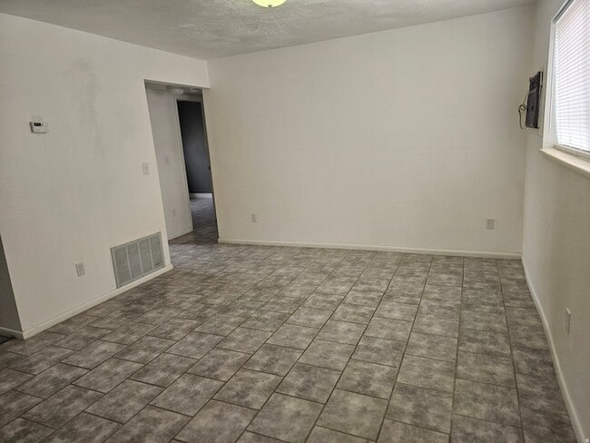 Building Photo - 205 N 400 W