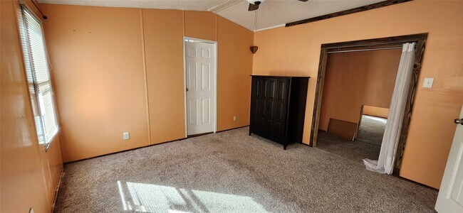 Building Photo - 14 County Rd 2802