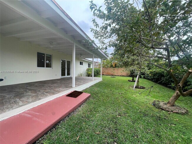 Building Photo - 10214 SW 8th Terrace