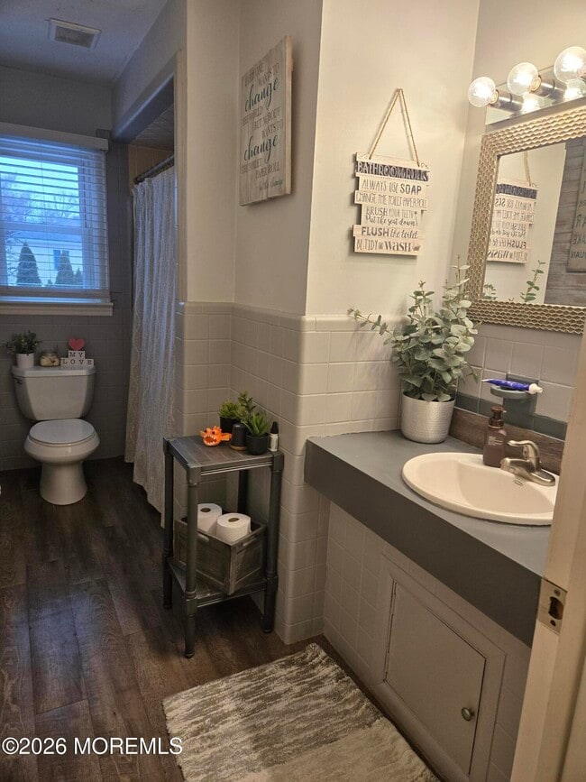 Building Photo - 903 Bloomfield Ave