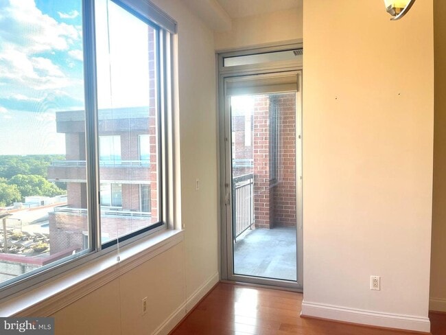 Building Photo - 1020 N Highland St