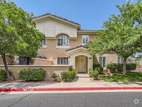 Building Photo - Beautiful and Nicely Remodeled Henderson T...