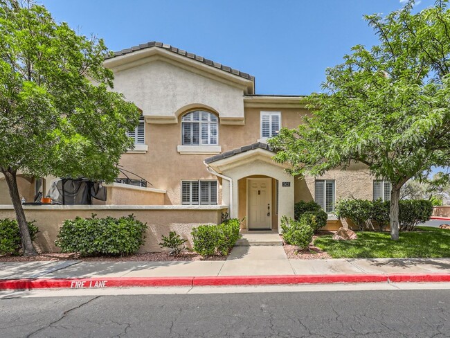 Primary Photo - Beautiful and Nicely Remodeled Henderson T...