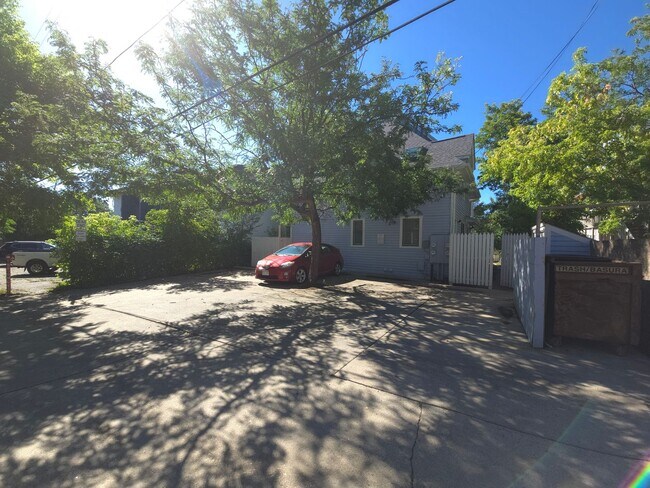 Building Photo - 2321 Grove St