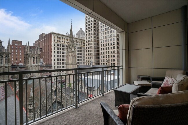 Building Photo - 301 Fifth Ave