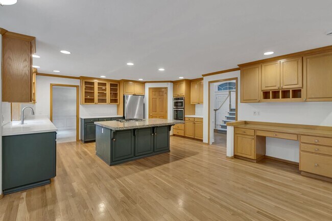 Building Photo - 16323 NE 50th Way