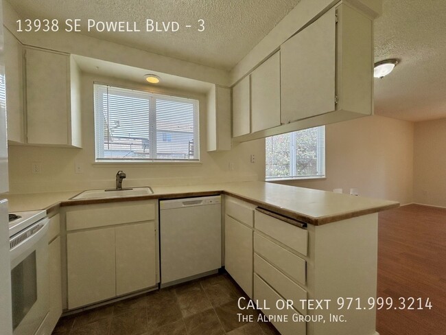 Building Photo - 13938 SE Powell Blvd