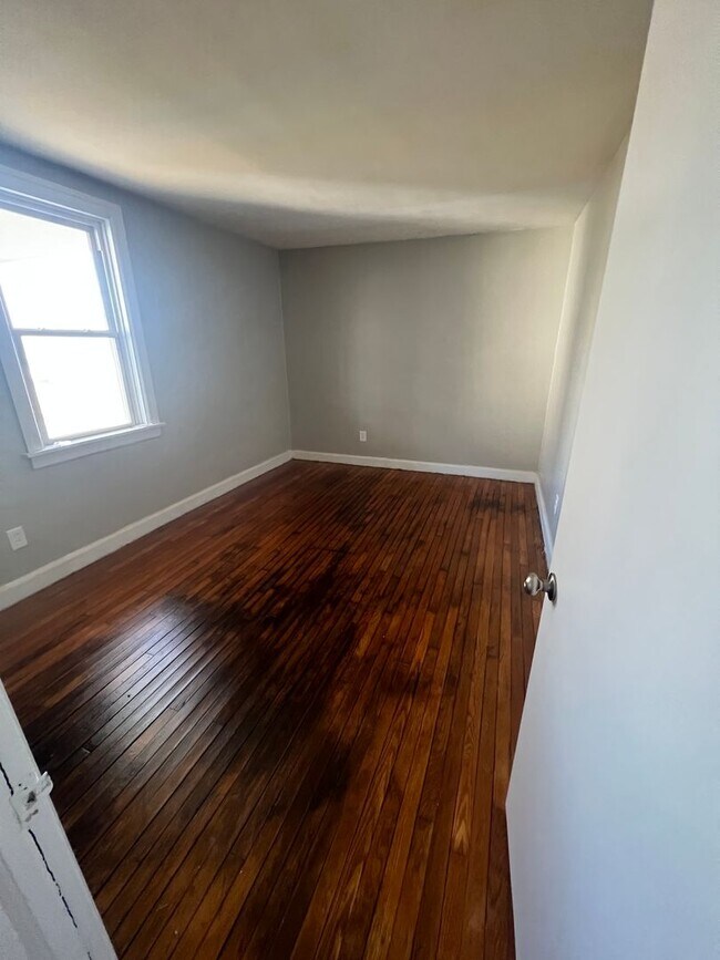 Building Photo - 1878 Spring Rd