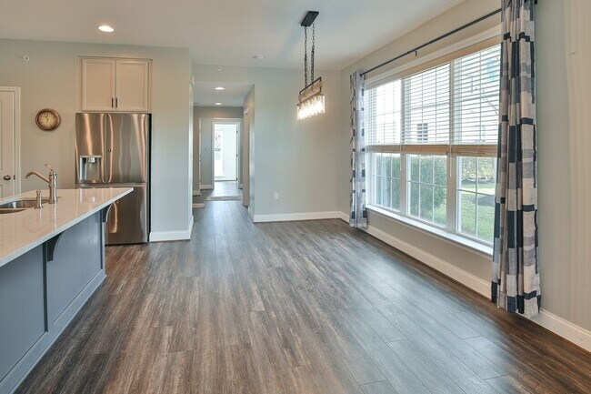 Building Photo - Beautiful Townhome in Arcona Community