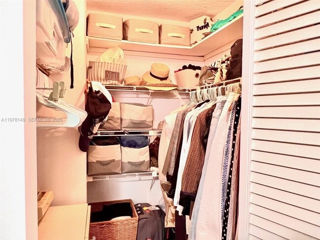 Building Photo - 2811 Somerset Dr