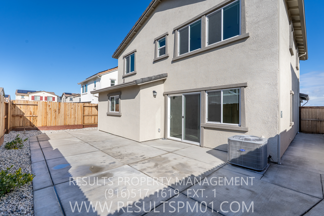 Building Photo - Brand New 5 Bedroom Smart Home in Rosevill...