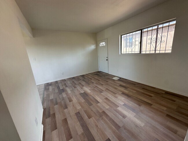 Building Photo - 1533 E 51st St