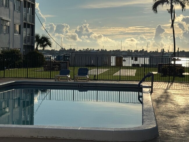 Building Photo - 4500 N Flagler Dr