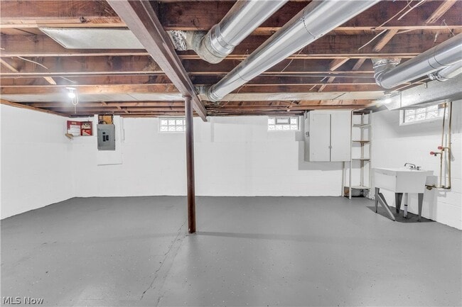 Building Photo - 16606 Lipton Ave